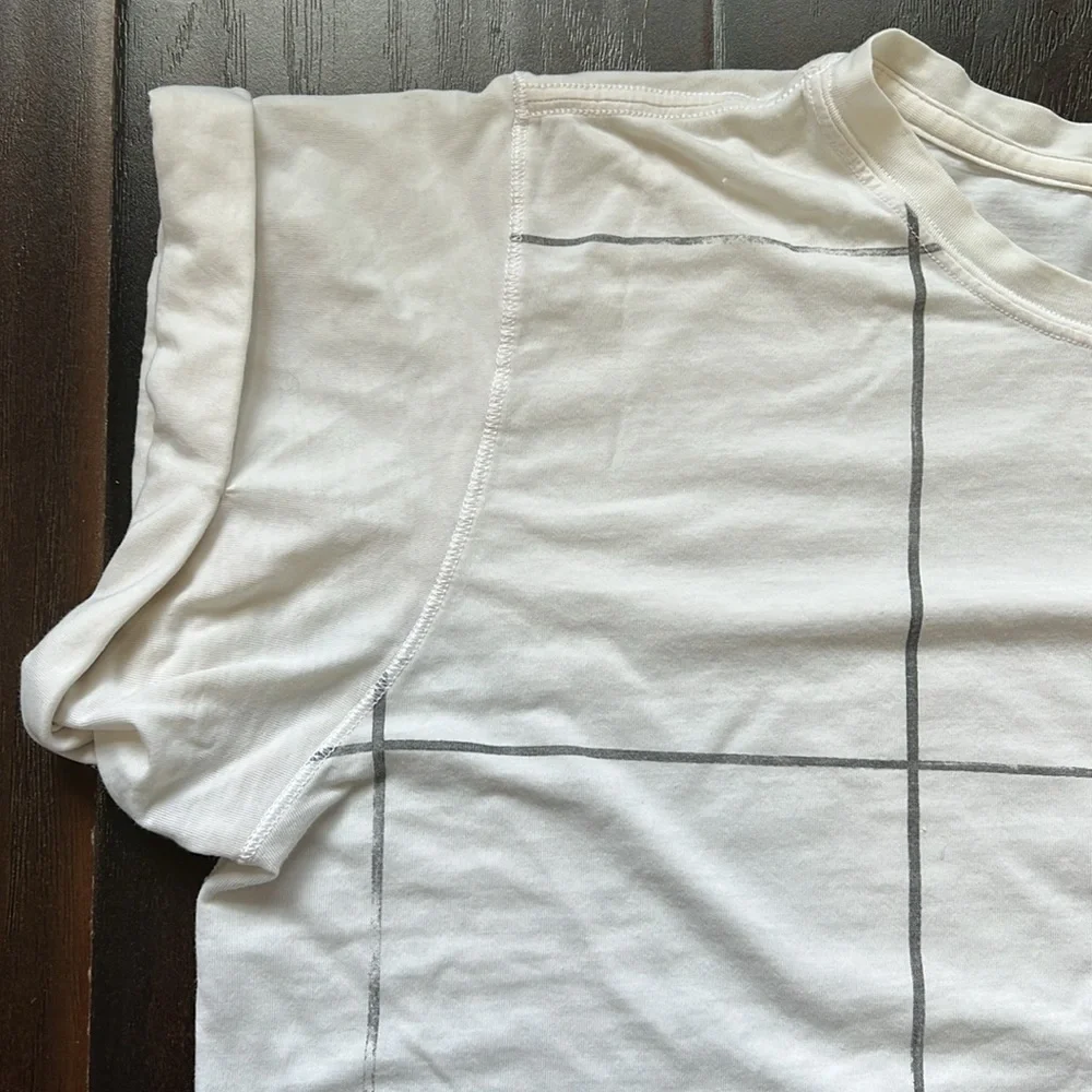Lululemon White and Gray Print Tee, size 8